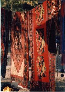 Armenische Teppiche auf dem Flohmarkt